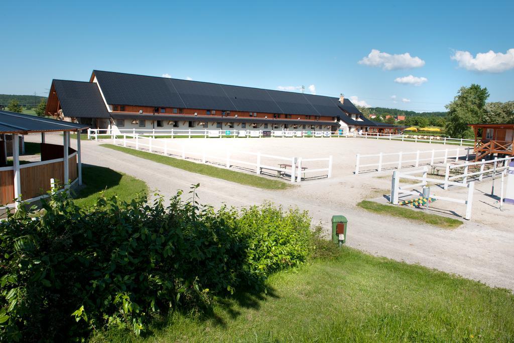 Farma Ptyrov Hotell Mnichovo Hradiště Exteriör bild