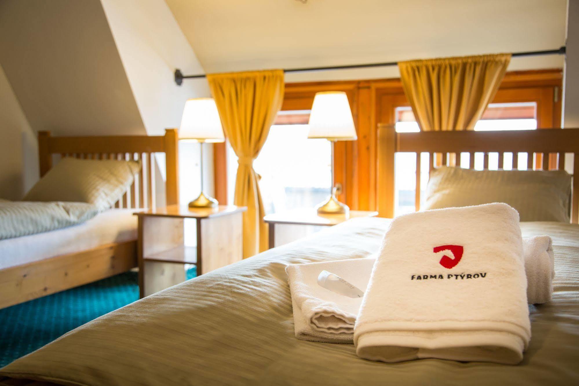 Farma Ptyrov Hotell Mnichovo Hradiště Exteriör bild