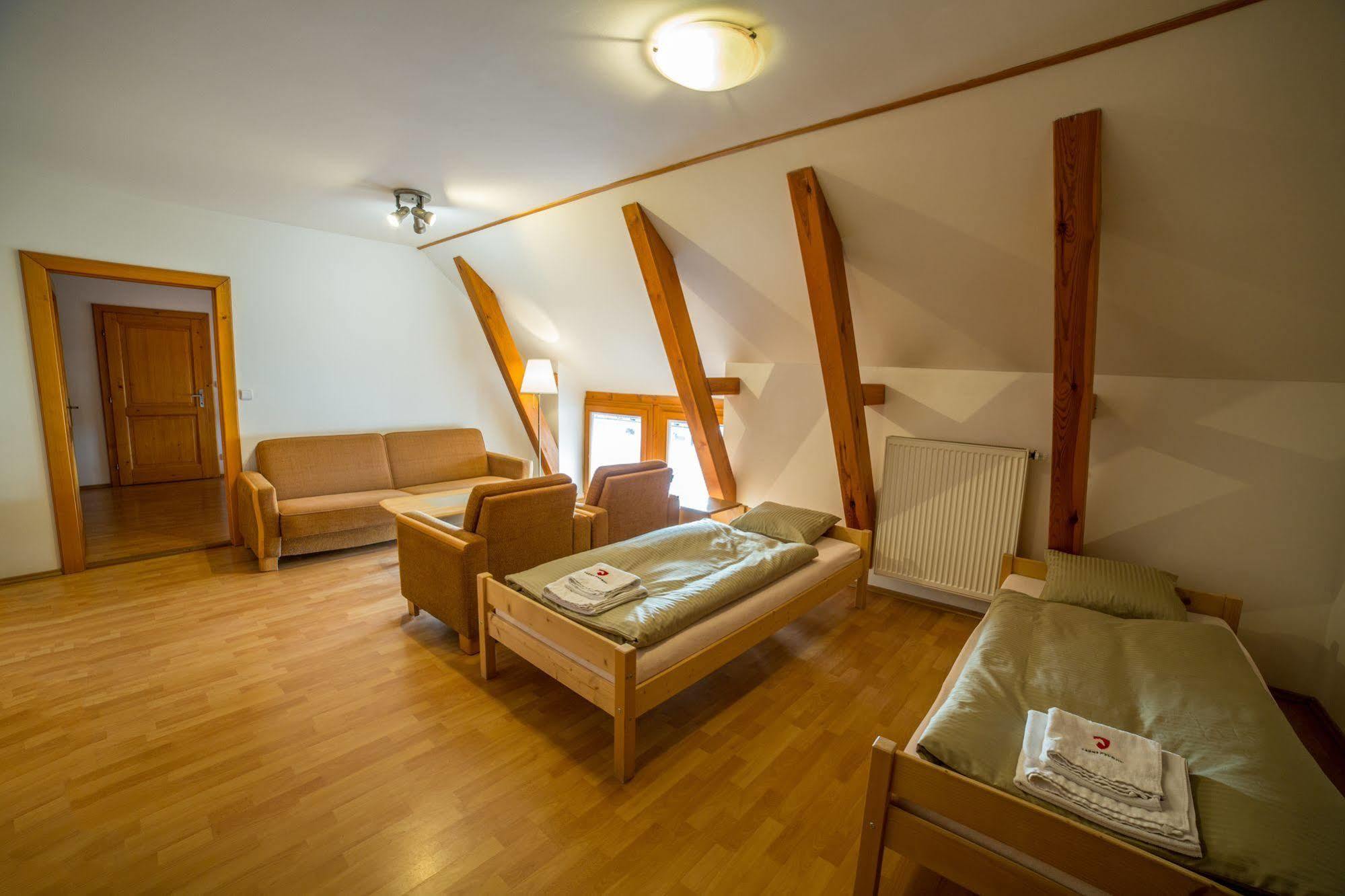 Farma Ptyrov Hotell Mnichovo Hradiště Exteriör bild