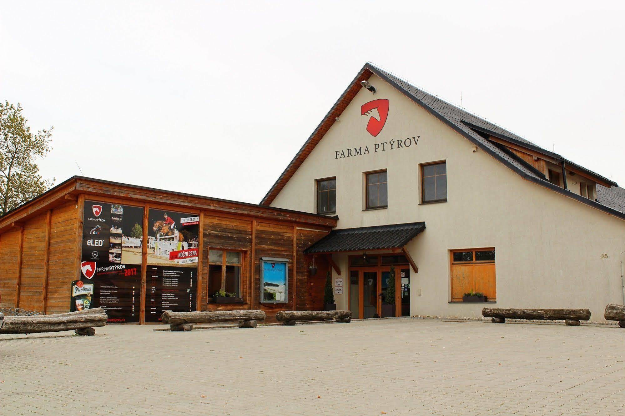 Farma Ptyrov Hotell Mnichovo Hradiště Exteriör bild