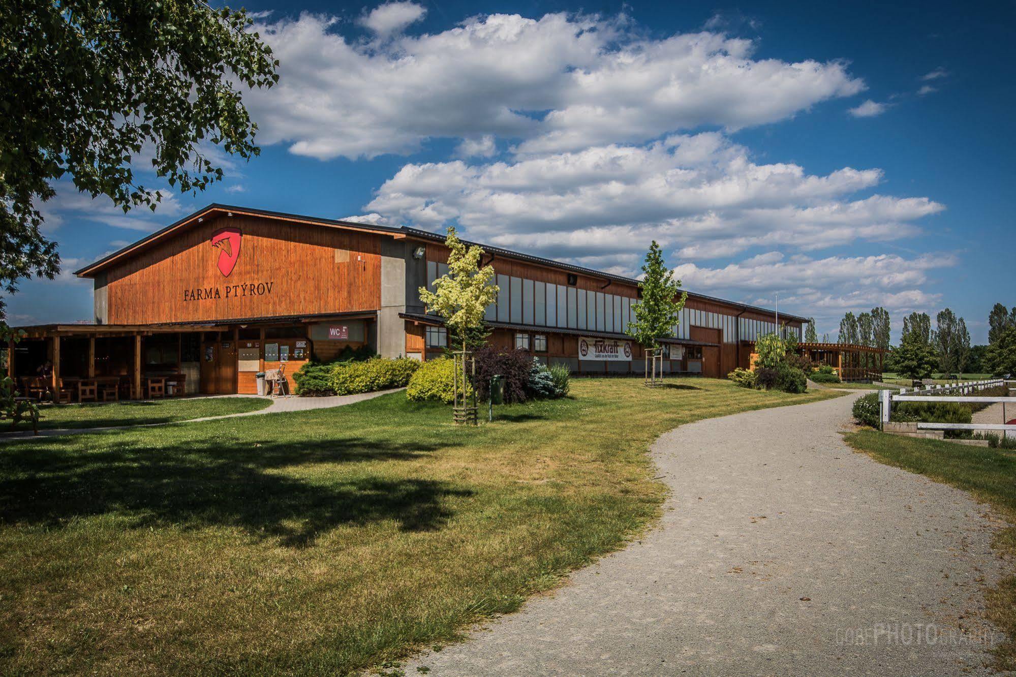 Farma Ptyrov Hotell Mnichovo Hradiště Exteriör bild